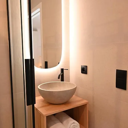 Lumineux En Bord De شقة